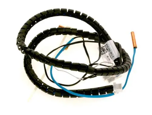 BOSCH Kabel mit mehreren isolierten Drähten, darunter ein Sensor und eine Kupferkomponente, in einem geschützten Spiral-Design.